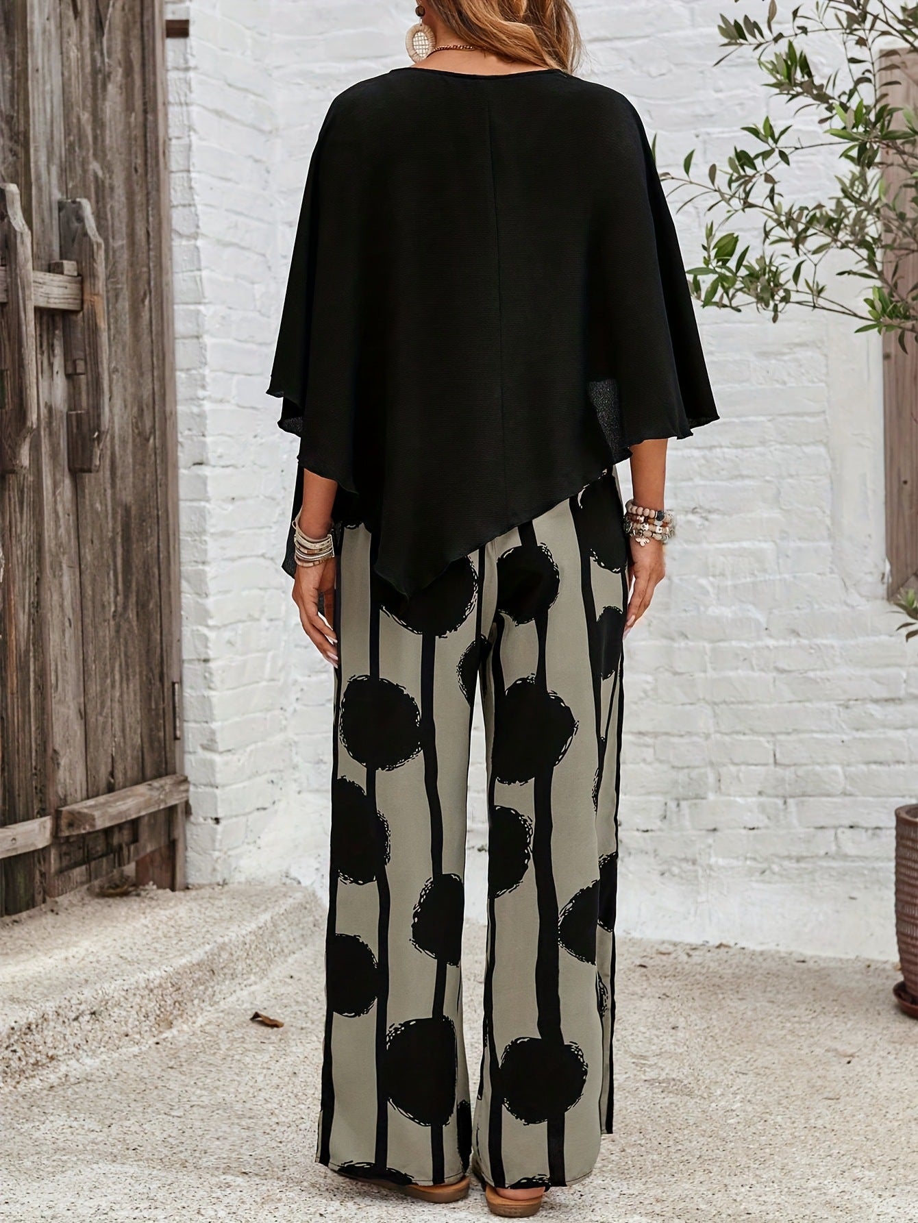 Mila | Trendy women's asymmetrical top